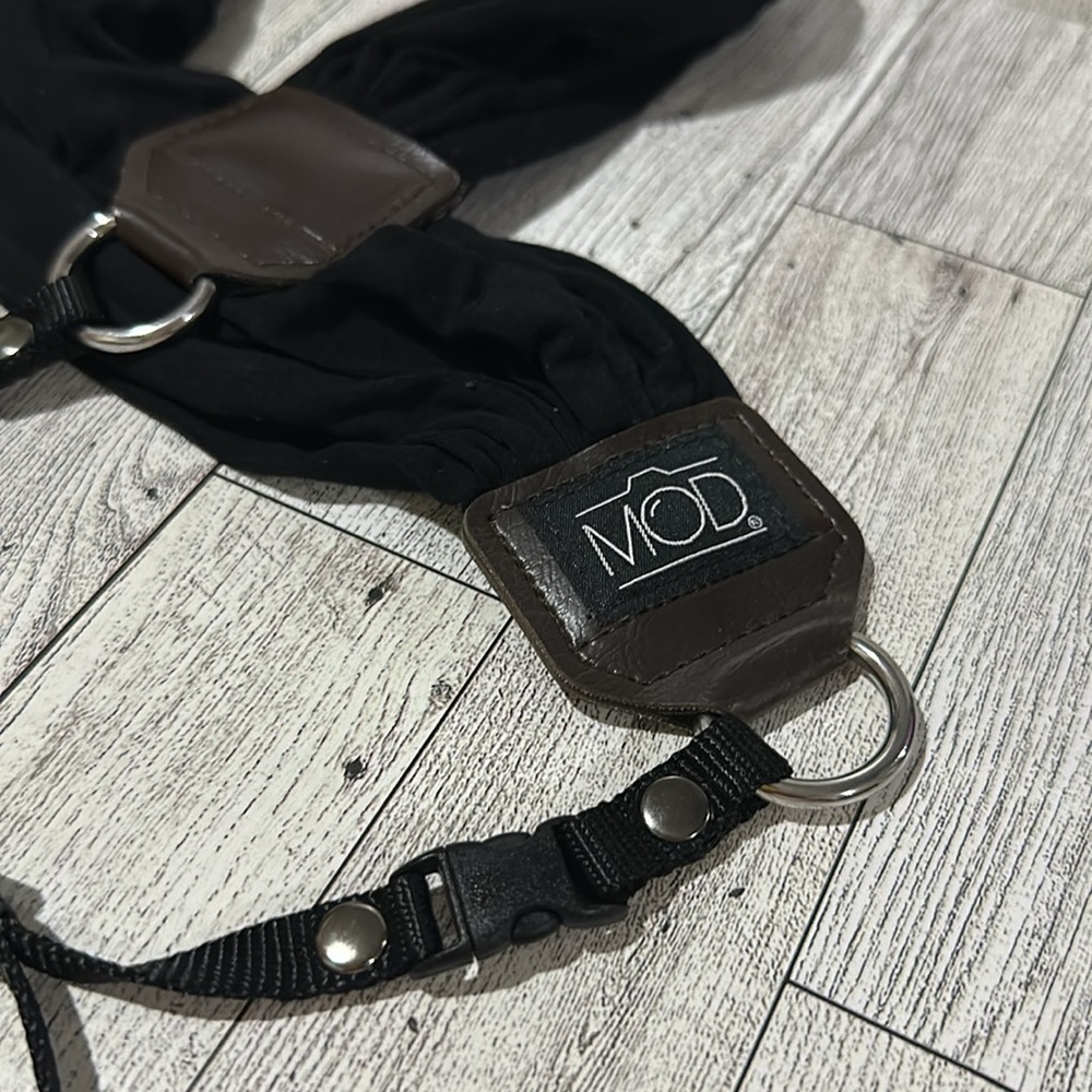 Mod black camera strap - Picture 2 of 3